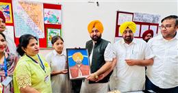 अब सरकारी स्कूल माता-पिता की पहली पसंद बने: हरदीप सिंह मुंडिया