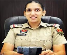 तस्करों की मदद करने वाली महिला पुलिस अधिकारी के खिलाफ मामला दर्ज 