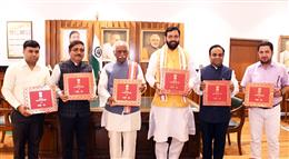 हरियाणा के राज्यपाल और मुख्यमंत्री ने कॉफी टेबल बुक ‘हरियाणा राजभवन-एक दृष्टि’ का अनावरण किया