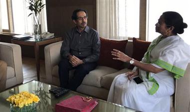  जीएसटी, नोटबंदी पर मेरे और ममता के विचार एकसमान: उद्धव ठाकरे 