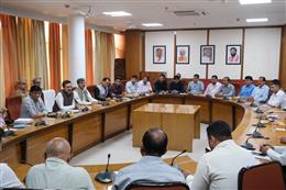 विधान सभा अध्यक्ष हरविंद्र कल्याण ने की विस अधिकारियों के साथ बैठक