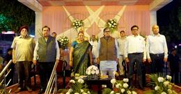 सेक्टर 17 के दिवाली मेले पर पहुंचे गवर्नर, कारोबारियों का बढ़ाया मनोबल 