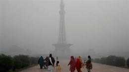 पाकिस्तान के पंजाब में स्मॉग के चलते बढ़ा प्रदूषण 