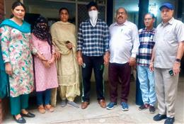 बिल क्लियर करने के बदले 15000 रुपये रिश्वत लेती एसडीओ और उसका सहायक विजिलेंस ब्यूरो द्वारा काबू