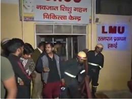 झांसी मेडिकल कॉलेज  हादसे  में 10 नवजात जिंदा जले 