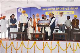 नवनिर्वाचित पंचायतें गाँवों के समग्र विकास और जन कल्याण के लिए डट कर काम करें : डॉ. रवजोत सिंह