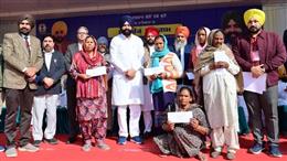 पंचों का शपथ ग्रहण समारोह : ज़िला तरन तारन के गाँवों के विकास के लिए ग्रांटों की कोई कमी नहीं आने दी जाएगी: लालजीत सिंह भुल्लर