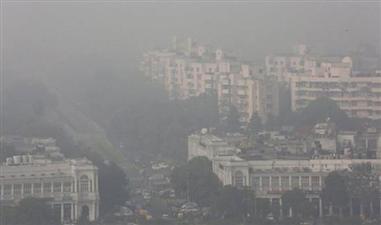    दिल्ली में 'दमघोंटू धुंध', प्रदूषण स्तर खतरे के निशान के पार, बंद हो सकते हैं सभी स्कूल 