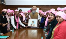 पंजाब विधानसभा अध्यक्ष ने ट्राइसिटी के स्कूलों और कॉलेजों से आईं गर्ल्स पार्लियामेंट प्रतिनिधियों का किया स्वागत