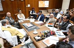 श्रमिकों के लिए स्वास्थ्य सुविधाएं की जाएं सुनिश्चित: अनिल विज
