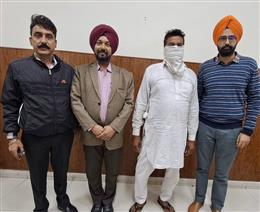 ए.एस.आई. के लिए ₹10,000 रिश्वत लेते हुए व्यक्ति को विजिलेंस ब्यूरो ने रंगे हाथों पकड़ा