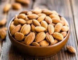 बादाम को डाइट में शाम‍िल करने से सर्दियों में भी खि‍ल उठेगा चेहरा