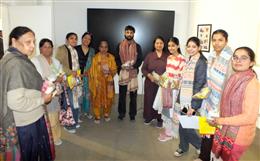 वॉयस ऑफ यूनिटी एनजीओ ने दिव्यांग कलाकारों की कला प्रदर्शनी का दौरा कर किया सम्मानित
