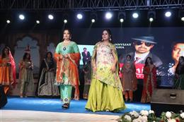 हेरीटेज़ वॉक में दिखाए शादी के परिधान 