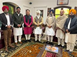 आप पंजाब अध्यक्ष अमन अरोड़ा ने डेरा ब्यास प्रमुख बाबा गुरिंदर सिंह ढिल्लों से मुलाकात की