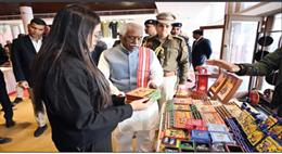 राज्यपाल  बंडारू दत्तात्रेय ने चंडीगढ़ स्थित किसान भवन में आयोजित 79वें क्राफ्ट प्रदर्शनी का किया दौरा