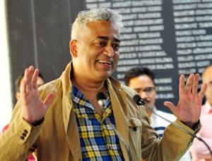 पत्रकारिता मुनाफे का नहीं, लोकतंत्र की रक्षा का मंत्र
