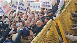 अदानी, मणिपुर और किसानों के मुद्दों पर कांग्रेस ने किया राजभवन मार्च