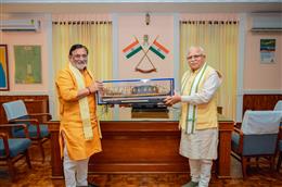 लक्ष्य द्वीप में मोदी के विजन को गति देने पहुंचे मनोहर 