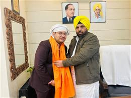 लोक निर्माण मंत्री हरभजन सिंह ईटीओ ने कार्यकारी इंजीनियर रोहित जिंदल को पीसीएस अधिकारी चुने जाने पर दी बधाई