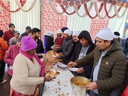 राजीव मार्केट सेक्टर 37 ने चार साहिबजादों की याद में लगाया लँगर