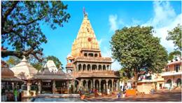 महाकाल में आरती, बिरला मंदिर में पूजा-अर्चना,  नए साल पर दर्शन के लिए उमड़ी श्रद्धालुओं की भीड़