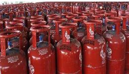नए साल पर एलपीजी ग्राहकों के लिए खुशखबरी, LPG सिलेंडर हुआ सस्ता
