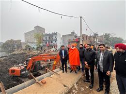 डा. रवजोत सिंह ने राज्यसभा मेंबर सीचेवाल के साथ अस्थाई पंपिंग स्टेशन स्थापित करने के लिए चल रहे कार्यों का निरीक्षण किया