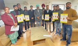 वित्त मंत्री हरपाल सिंह चीमा ने आबकारी और कराधान विभाग के 8 नए भर्ती अधिकारियों को नियुक्ति पत्र सौंपे