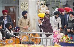 मुख्यमंत्री ने गुरुद्वारा भट्ठा साहिब में माथा टेका, संगत को श्री गुरु गोबिंद सिंह जी के प्रकाश पर्व की बधाई दी