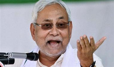  नीतीश की पार्टी के पास रहेगा 'तीर' का निशान, शरद यादव को झटका 