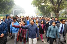 केजरीवाल ने पदयात्रा कर नई दिल्ली सीट से किया नामांकन