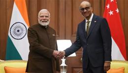 पीएम मोदी ने सिंगापुर के राष्ट्रपति से की मुलाकात 
