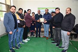 पीएम श्री स्कूल में बिजली जाने पर भी बाधित नही छात्राओं की पढ़ाई