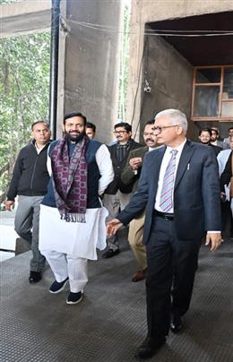 मुख्यमंत्री नायब सिंह सैनी ने सिविल सचिवालय में सफाई व्यवस्था का लिया जायजा