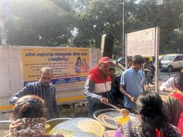 ओम महारुद्र नवयुवक सेवा दल ने किया लंगर का आयोजन