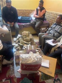ए.सी.बी. टीम ने कार्यालय बी.डी.पी.ओ. पलवल में 50 करोड रू से अधिक के गबन मामले में तीन आरोपियों को किया गिरफतार  