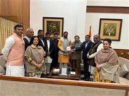 पर्यटन मंत्री ने मुख्यमंत्री, कैबिनेट को सूरजकुंड मेले का दिया निमंत्रण