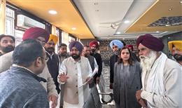 राजस्व मंत्री हरदीप सिंह मुंडियां द्वारा बठिंडा तहसील दफ्तर का  अचानक निरीक्षण