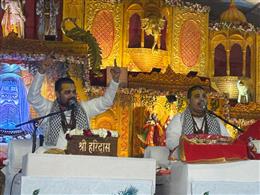 भक्त और भगवान के बीच में है सद्गुरु -चित्र विचित्र महाराज