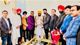 विभिन्न उद्योगपतियों और व्यापारियों के प्रतिनिधिमंडल की ओर से मुख्यमंत्री को अपील, शंभू बार्डर से यातायात खोलने के लिए हस्तक्षेप करने की मांग