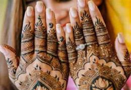 हिंदू धर्म के पुराणों से आयुर्वेद तक: मेंहदी क्यों है इतनी खास