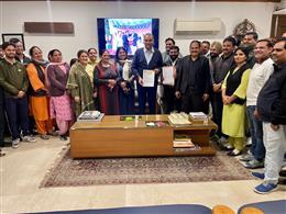  विभिन्न मांगों  को लेकर चंडीगढ़ शिक्षक संघ ने संजय टंडन को सौंपा ज्ञापन 